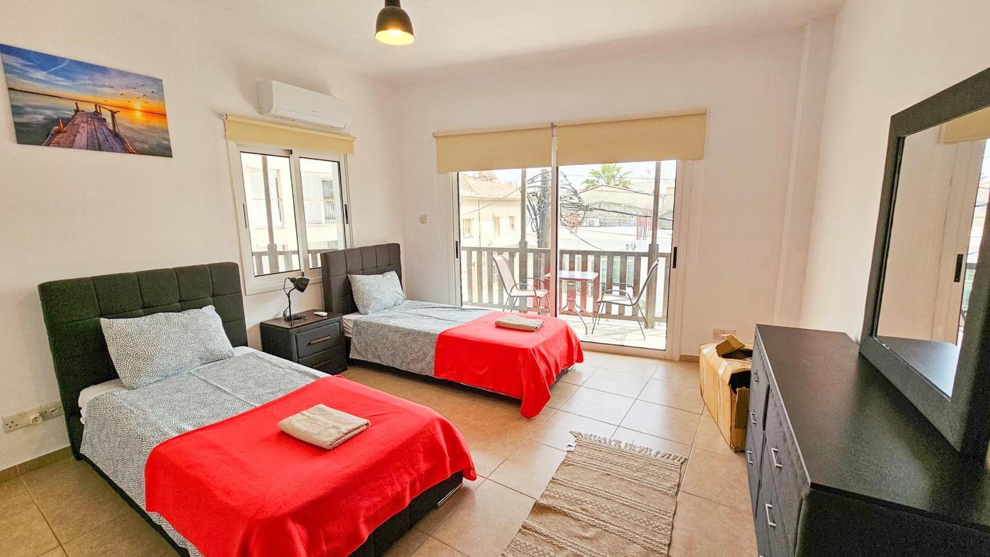 Sky Line City Apartment, 150M From Chabad Lubavitch Larnaca Bagian luar foto